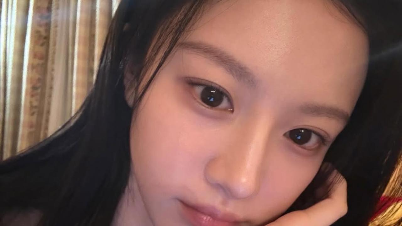 5 Potret Selfie Go Yoon Jung Pemeran Oh Yi Young di 'RESIDENT PLAYBOOK' yang Selalu Cantik