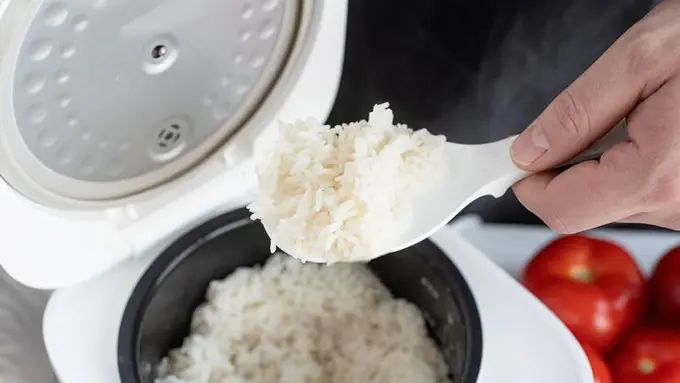 Cara Mudah Mencegah Kerak pada Nasi yang Disimpan di Rice Cooker