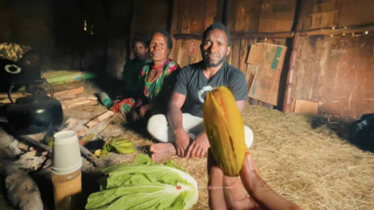Unik, Begini Cara Makan Pisang di Pedalaman Papua Sensasinya Lebih Enak
