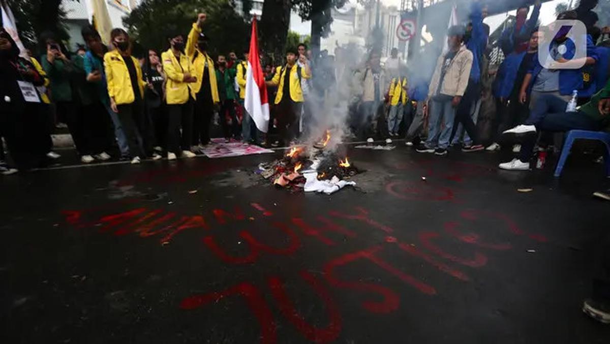Indonesia Gelap, BEM SI Berunjuk Rasa di Patung Kuda Jakarta