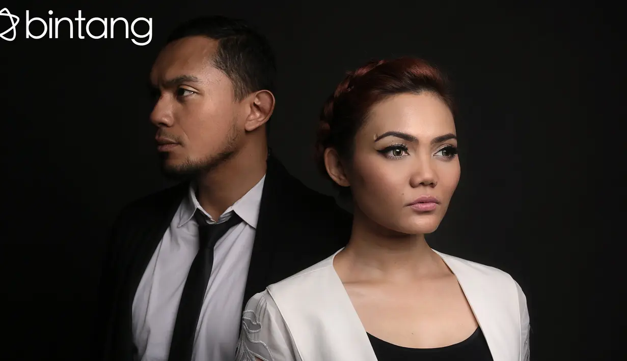 "Dari banyak lelaki keras kepala dan egois yang aku temui, cuma dia yang bisa mengerti aku dan aku mengerti dia. Enggak tahu kenapa, mungkin ini yang dinamakan jatuh cinta tanpa alasan." Ujar Rina Nose. (Galih W. Satria/Bintang.com)
