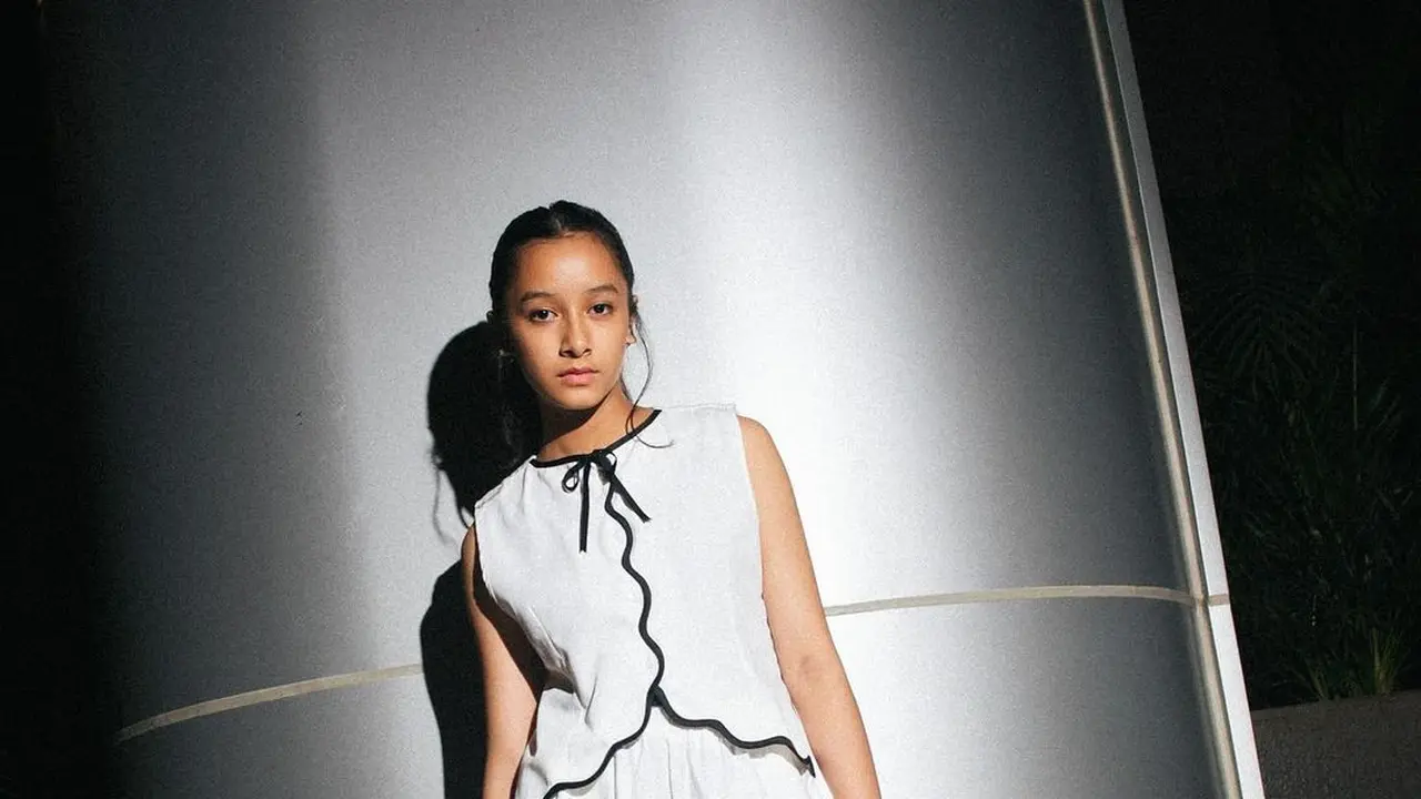 6 Gaya Fashion Widuri Anak Widi Mulia dan Dwi Sasono yang Makin Tinggi Menjulang