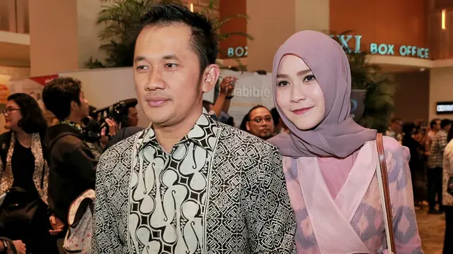 [Bintang] Hanung Bramantyo dan Zaskia Adya Mecca