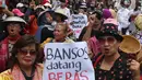 Mereka mengkritsi kenaikan harga bahan pokok setelah pelaksanaan Pemilu 2024.
(merdeka.com/Arie Basuki)