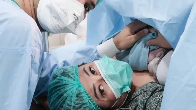 Artis India Gautam Nain dikaruniai anak pertama (Foto: Instagram/ @bukaan.moment/ @gautam_nain_official)