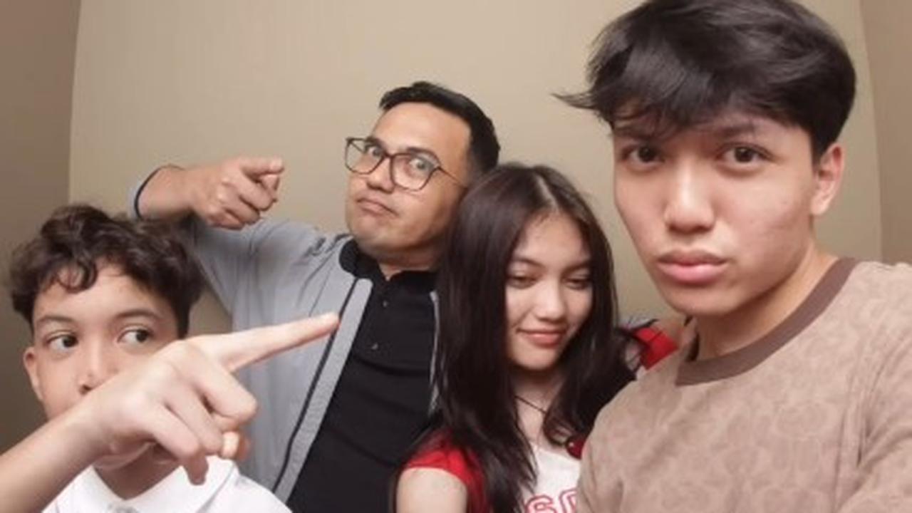 7 Potret Anak Sahrul Gunawan Kini, Sudah Pada Besar - Ganteng dan Cantik