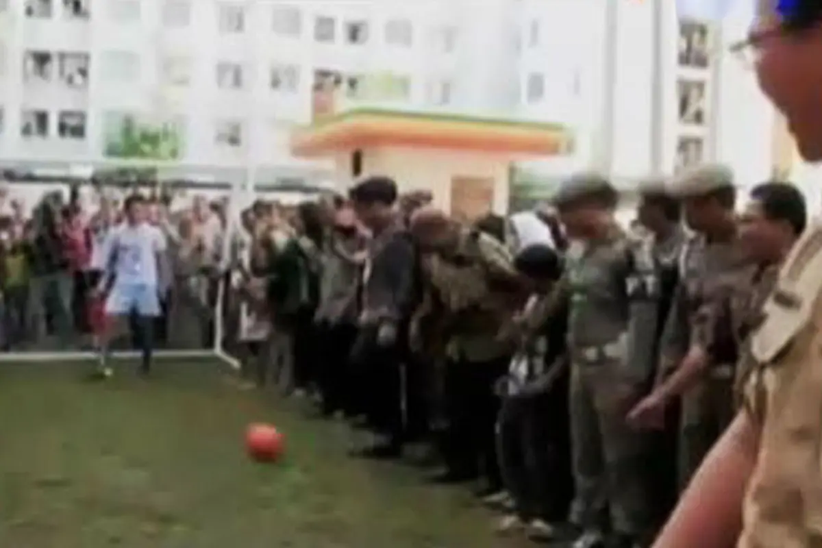 VIDEO: Sepakan Bola Ahok Tandai Peresmian RPTRA di Cakung
