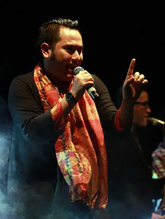 Ingin terus fokus dengan kariernya, pedangdut yang akrab dengan sifat kemayu ini pun sudah berusaha untuk 'move on'. (Deki Prayoga/Bintang.com)