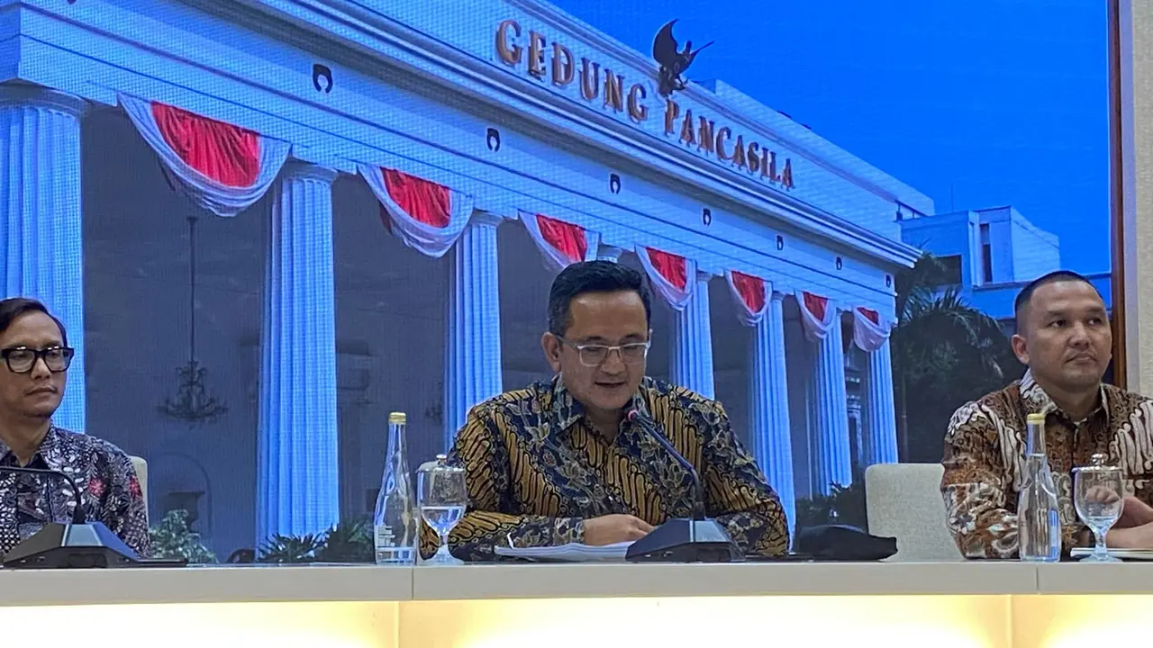 Konjen RI KJRI Jeddah Yusron Ambary dalam pernyataan pers di Kemlu RI, Kamis (24/4/2025). (Liputan6.com/Benedikta Miranti)