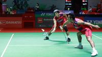 Pasangan ganda putra Indonesia, Pramudya Kusumawardana/Yeremia Rambitan saat melawan sesama wakil Indonesia, Fajar Alfian/Muhammad Rian Ardianto pada babak 32 besar Indonesia Masters 2023 di Istora Senayan, Jakarta, Selasa (24/1/2023). Pramudya/Yeremia kalah dengan rubber game 21-18, 14-21 dan 10-21. (Bola.com/M Iqbal Ichsan)