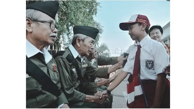 Peringatan penyobekan bendera belanda juga dihadiri oleh para veteran pejuang kemerdekaan.