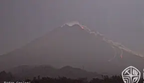 Merapi Luncurkan Awan Panas Sejauh 2.000 Meter