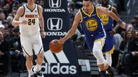 Stephen Curry memimpin Warriors menghajar Nuggets pada lanjutan NBA (AP)