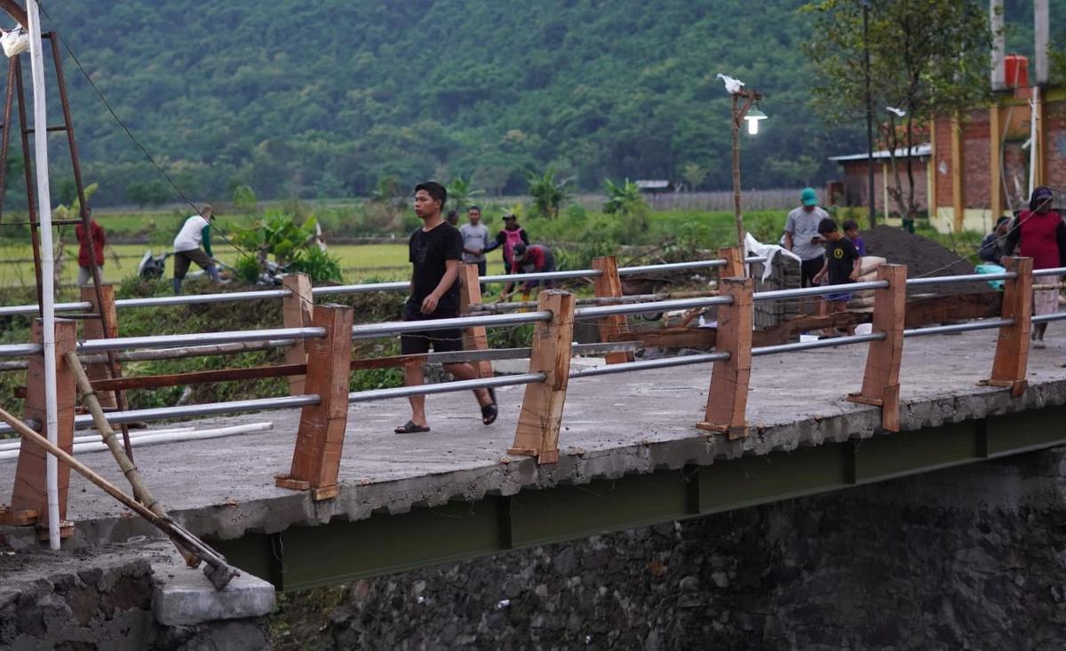 Kapolri Resmikan 19 Jembatan Merah Putih Presisi di Jateng