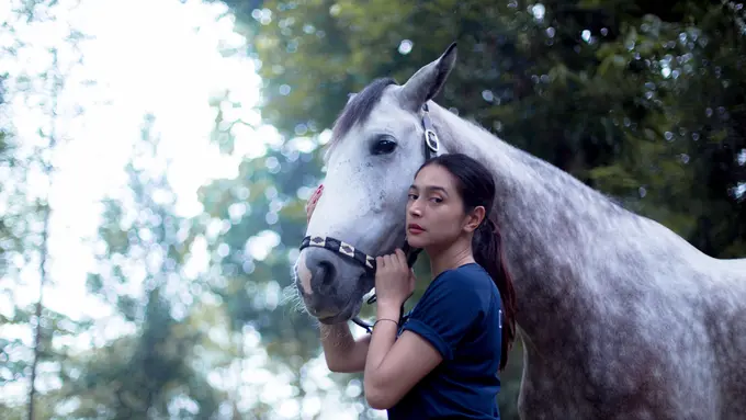 [Fimela] Nabila Syakieb