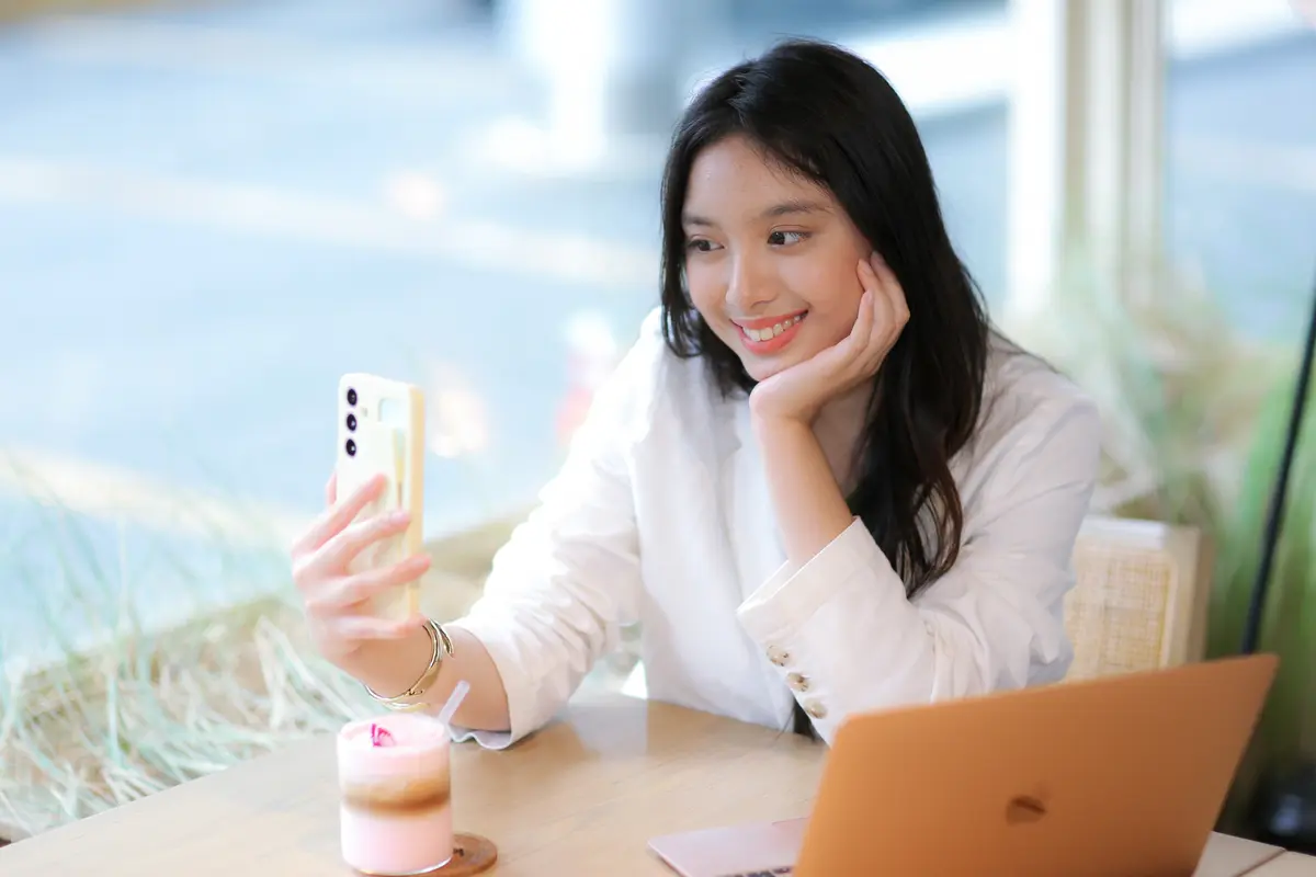 wanita februari tentang LDR