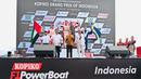 Presiden Joko Widodo atau Jokowi (kedua kanan) didampingi Menteri Koordinator Bidang Kemaritiman dan Investasi Luhut Binsar Pandjaitan (kedua kiri) dan Menteri Pemuda dan Olahraga Zainudin Amali (kiri) usai menyerahkan trofi juara ajang balap perahu F1H2O/Powerboat di Pelabuhan Muliaraja Napitupulu Balige, Kabupaten Toba, Provinsi Sumatra Utara, Minggu (26/2/2023). Juara bertahan Shaun Torrente dari tim Abu Dhabi harus puas finis di posisi ke-10. (Foto: Laily Rachev - Biro Pers Sekretariat Presiden)
