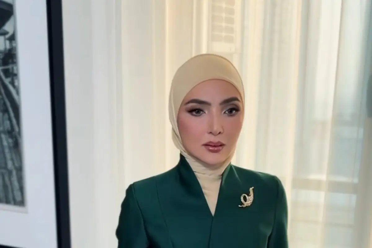 Ashanty saat Wisuda Menyandang Gelar Doktor. [@ashanty_ash]