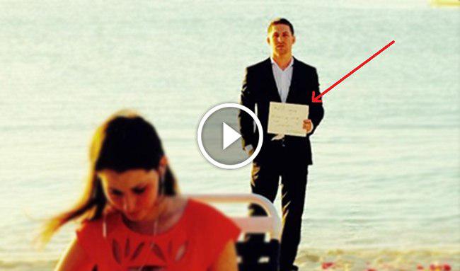 Dean sudah menyiapkan tulisan lamaran saat memberikan kejutan untuk Jennifer | foto: copyright dailymail.co.uk