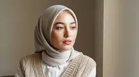 Tampil Modis dengan Layering Hijab, 5 Ide Padu Padan Rompi yang Trendi dan Kekinian
