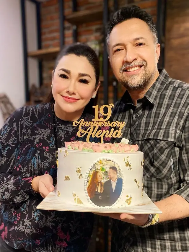 [Fimela] Nia Zulkarnaen dan Ari Sihasale