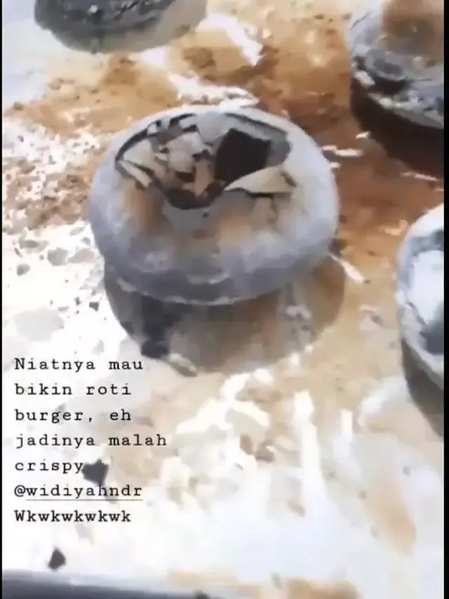 6 Potret Kue Sekeras Batu Ini Bikin Tepuk Jidat, Dijamin Gigi Langsung Patah