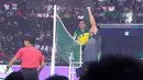 Ekspresi Alan Budikusuma saat melawan Ricky Harun pada Konser Energi Asian Games 2018 di Studio Indosiar, Jakarta (8/3/2018). Konser Energi adalah bagian dari kampanye dukungan bagi event terbesar di Asia tersebut. (Bola.com/Nick Hanoatubun)