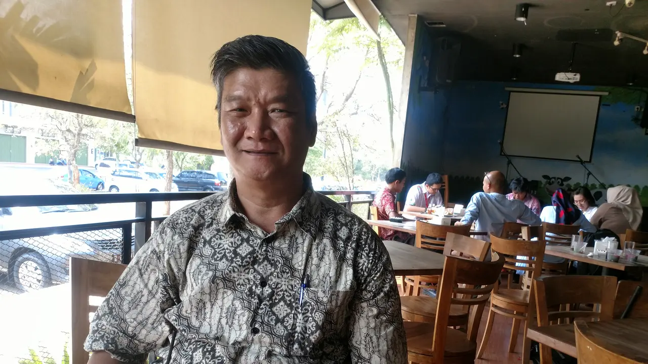 Mantan pejudo berprestasi Hengky Pie menajdi satpam perumahan.