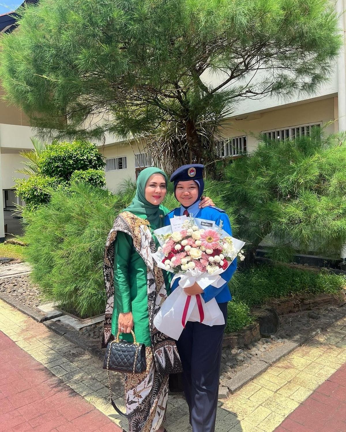 Potret Juliana Moechtar Jenguk Anak Sambung yang Sekolah di Taruna Nusantara, Peluk Tangis Haru Lepas Rindu