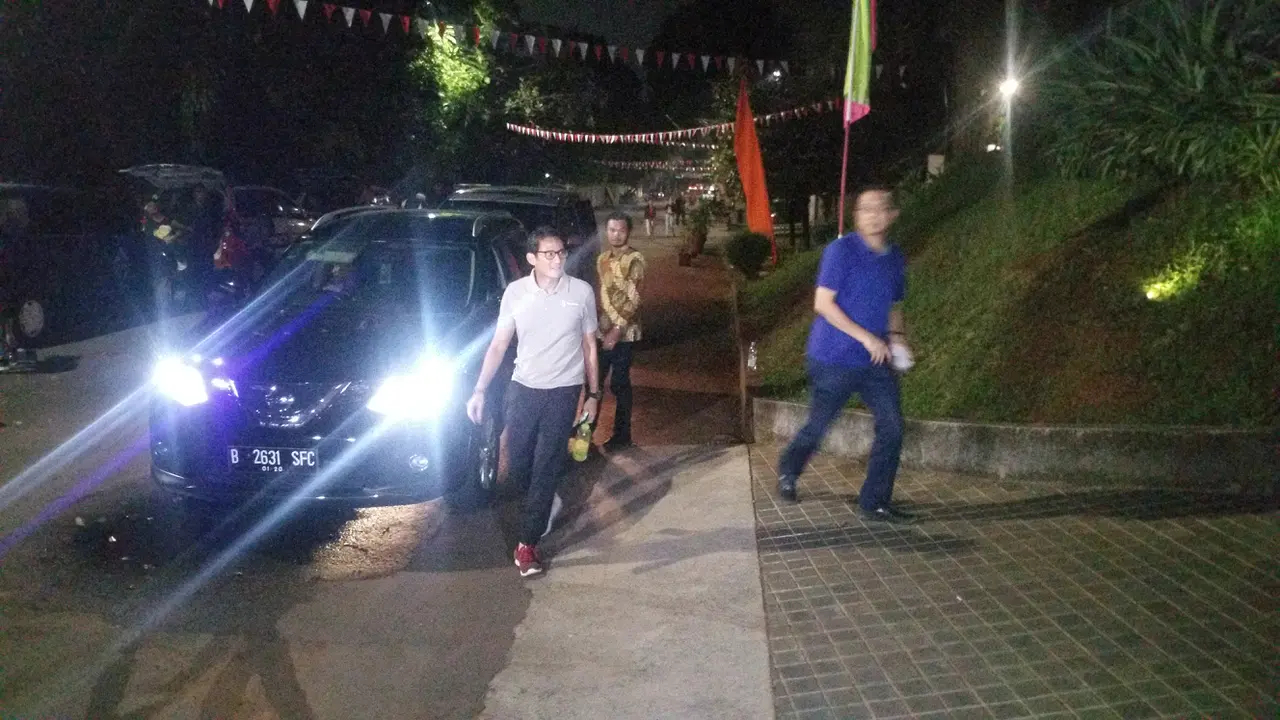 Sandiaga Uno sambangi kediaman Soetrisno Bachir di Jl Simprug Golf 1, Senayan, Jakarta Selatan, Sabtu (11/8/2018)