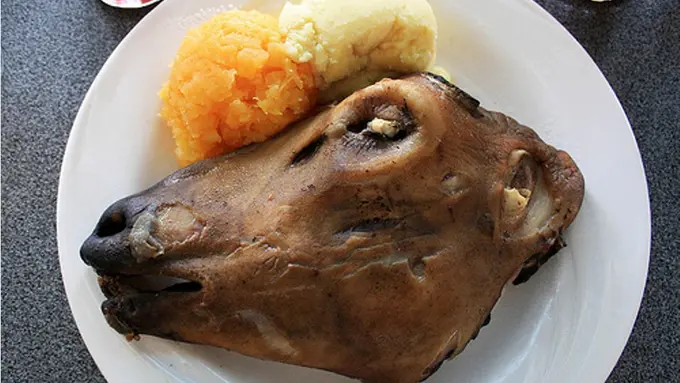 [Bintang] Cicip 5 Makanan Aneh Islandia yang Nggak Pernah Kamu Pikirkan