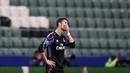 Bintang Real Madrid, Cristiano Ronaldo terlihat kecewa usai bermain imbang melawan Legia Warszawa pada laga grup F Liga Champions di Stadion Polish Army, Warsawa, Polandia (2/11/2016). (AFP/Odd Andersen)