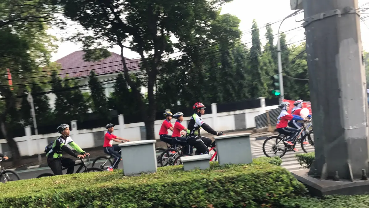 Kampanye keselamatan untuk mudik lebaran tahun 2018 dengan touring sepeda. (Liputan6.com/Yunizafira)