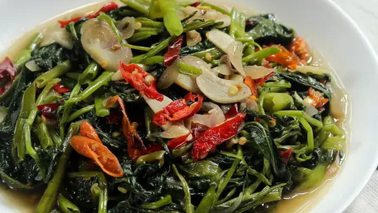 Tiga Cara Simpel Agar Cah Kangkung Tetap Hijau Segar Seperti di Restoran