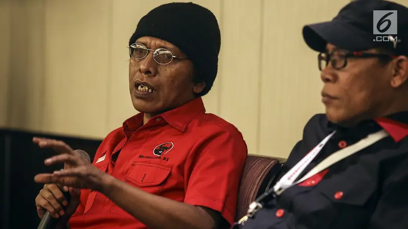 Gaya Santai Adian Napitupulu dan Masinton Pasaribu di Kongres PDIP