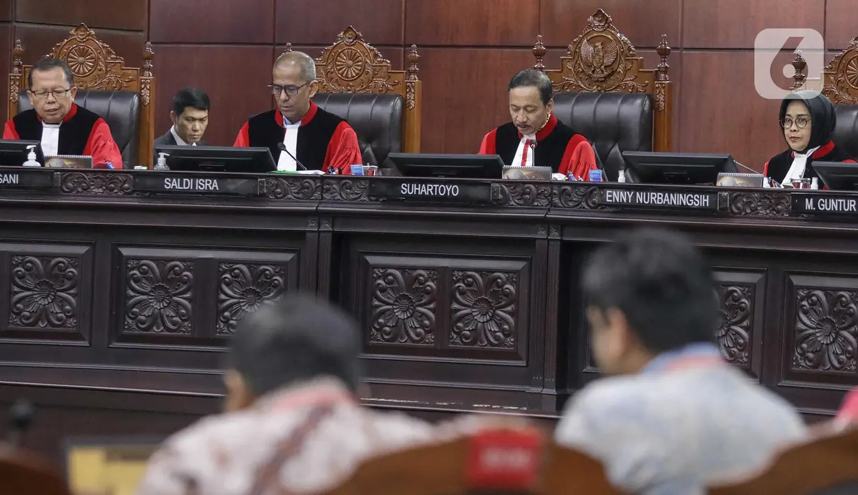 Sidang tersebut beragendakan mendengarkan keterangan dari Lembaga Manajemen Kolektif Nasional (LMKN), Persatuan Artis Penyanyi, Pencipta Lagu dan Pemusik Republik Indonesia (PAPPRI) dan pihak terkait Satrio Yudi Wahono (Piyu PADI) dkk. (Liputan6.com/Herman Zakharia)