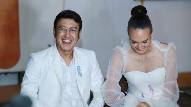 Tanggapan Keluarga Soal Perbedaan Agama Nadine Chandrawinata Dan Dimas Anggara News Entertainment Fimela Com