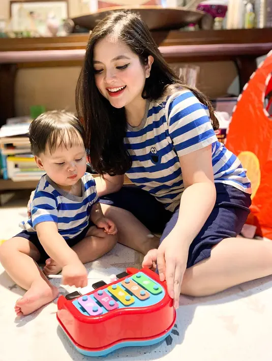 Hamil di tengah pandemi seperti sekarang memang tidak mudah. Penuh kebimbangan seorang Tasya sekarang ini. Menurutnya, banyak hal yang harus diperhatikan. Selain itu, Tasya memikirkan soal berat badannya. (Instagram/tasyakamila)