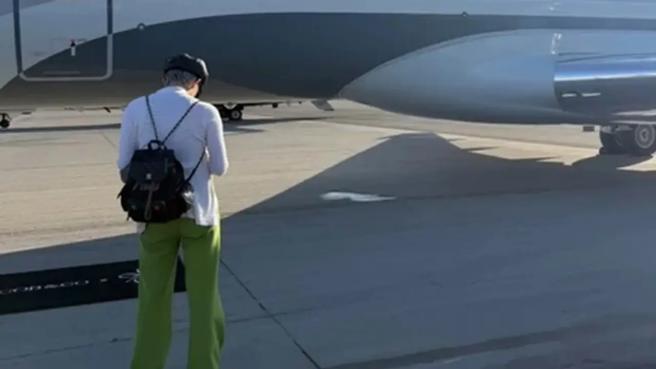 G-Dragon Naik Private Jet yang dihiasi logo namanya