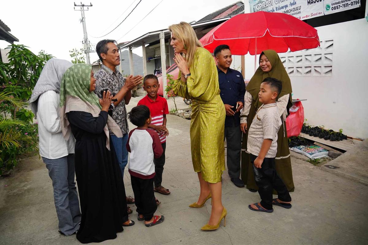 FOTO: Ratu Maxima Tinjau Perumahan Bersubsidi di Cibitung, Bahas Akses Keuangan bagi Warga
