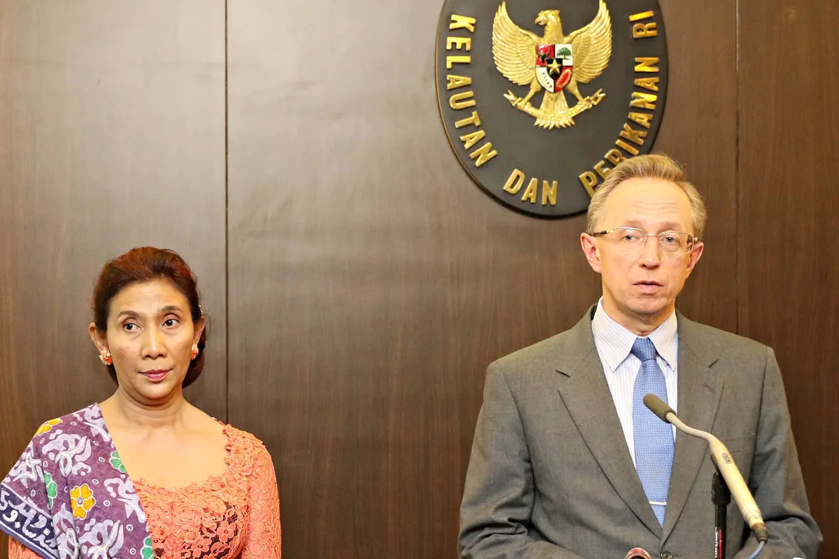 20151021-Menteri Susi Pudjiastuti dan Dubes Rusia Mikhail Galuzin-Jakarta