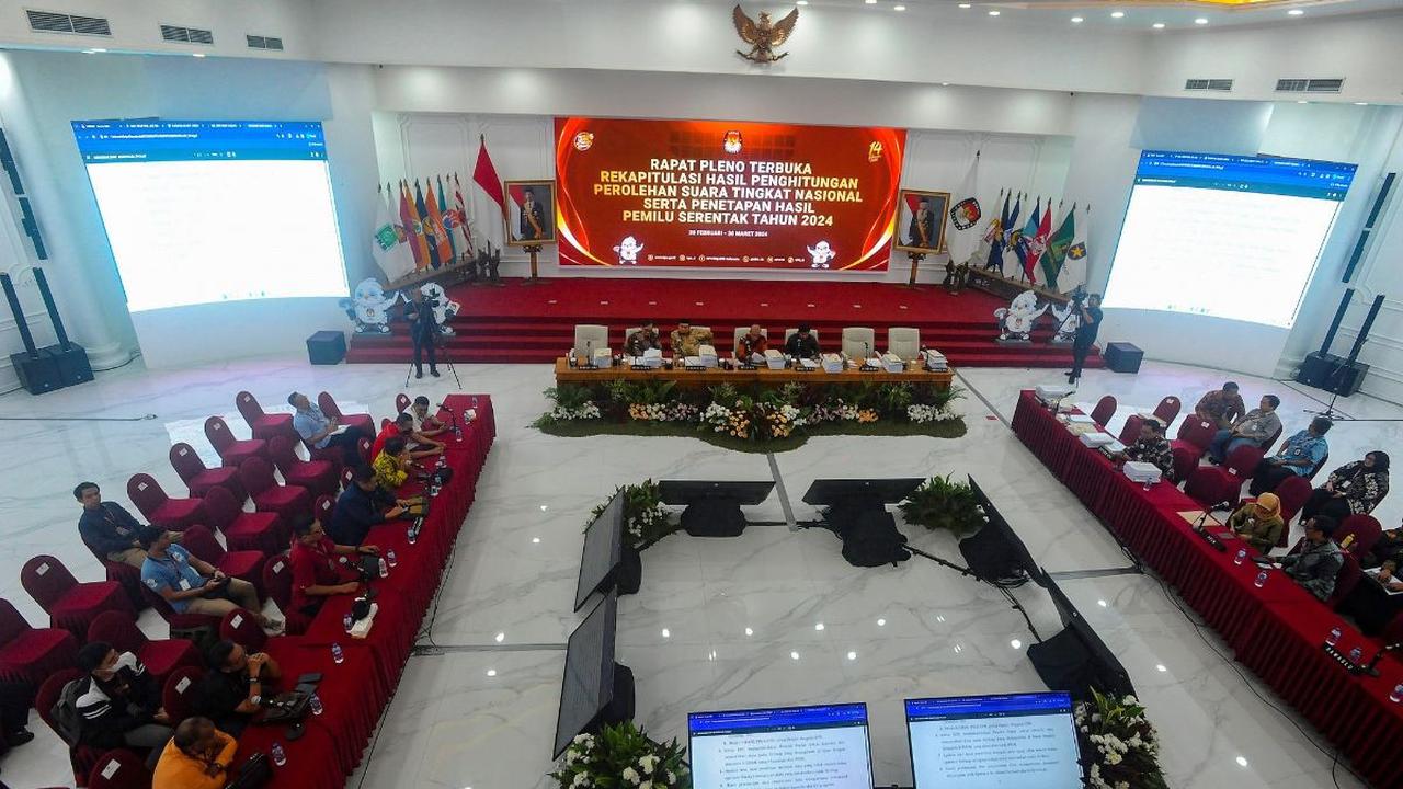 Di posisi kedua, ditempati pasangan Ganjar-Mahfud dengan total suara 99.899.