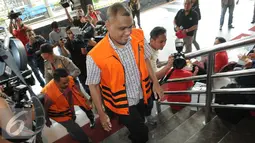 Ketua Tim, Indarto Catur Nugroho tiba untuk menjalani pemeriksaan di KPK, Jakarta, (3/6). Ketiga tersangka pemerasan terhadap perusahaan wajib pajak, yakni PT EDMI Indonesia usai menjalani Pemeriksaan sebagai tersangka. (Liputan6.com/Helmi Affandi)