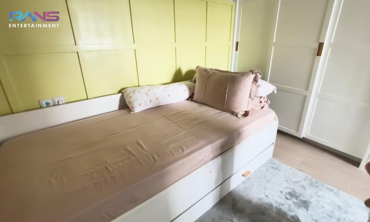 5 Potret Rayyanza Room Tour Kamar Pribadi Penuh Mainan, Kini Ditempati Baby Lily - Dilengkapi Kasur Tersembunyi