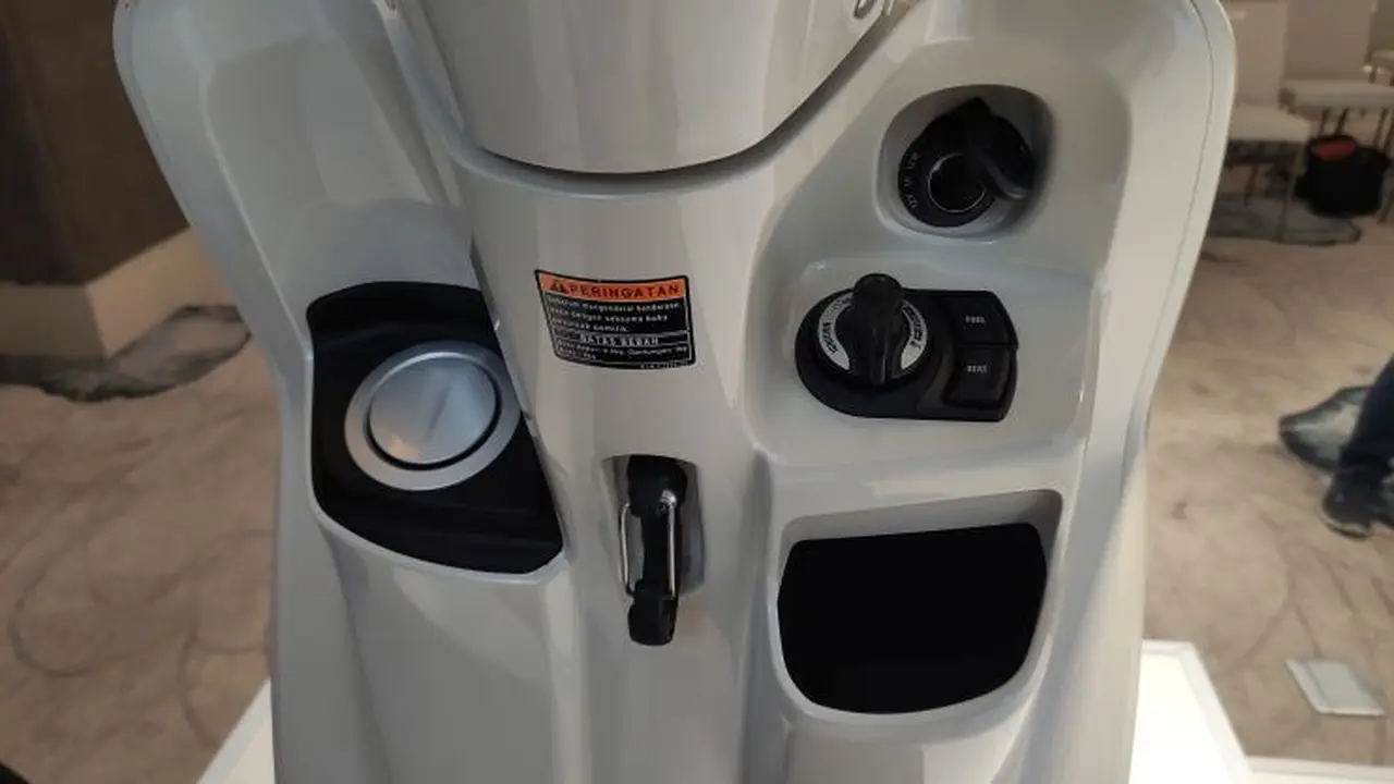 Yamaha Grand Filano Hybrid-Connected