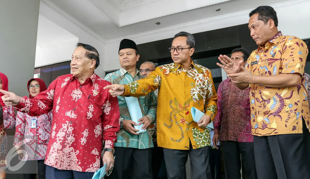 Ketua MPR Zulkifli Hasan, Wakil Ketua MPR E. E Mangindaan dan Hidayat Nur Wahid sambangi kantor Badan Narkotika Nasional (BNN) di Cawang, Jakarta, Jumat (4/3/2016). (Liputan6.com/Yoppy Renato)