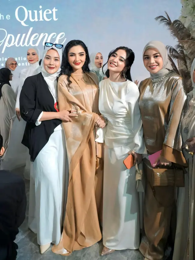 Potret Ashanty Pakai Kaftan Satin