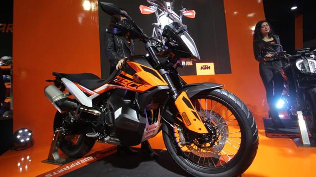 PT. Penta Jaya Laju Motor (PJLM) selaku distributor resmi KTM di Indonesia secara resmi meluncurkan dua motor gede terbaru, KTM 790 Duke dan KTM 790 Adventure di Kemayoran, Jakarta.