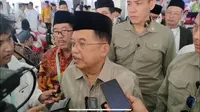 Wakil Presiden (Wapres) ke-10 dan 12 Jusuf Kalla (JK) disela acara Ijtima Ulama Komisi Fatwa se-Indonesia, Sungailiat, Bangka, Provinsi Bangka Belitung, Rabu (29/5/2024). (Foto: Liputan6.com/Delvira Hutabarat).