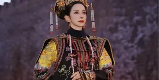 Gaya memukai Kirana Larasati tampil magis dalam balutan busana kerajaan China. [Foto: Instagram/ Kirana Larasati]